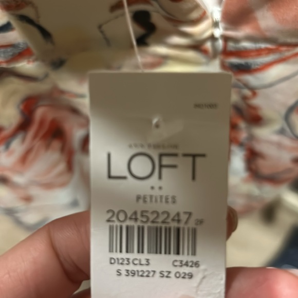 Loft dress. NWT. Soft material and stunning design - Picture 6 of 8